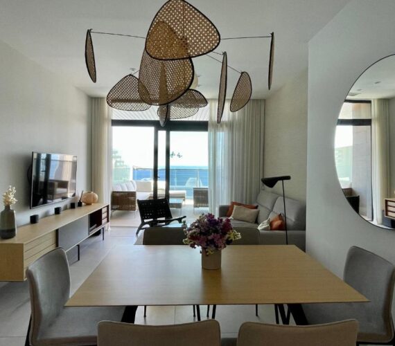 Sunset Waves Luxury Apartment 200m from the beach