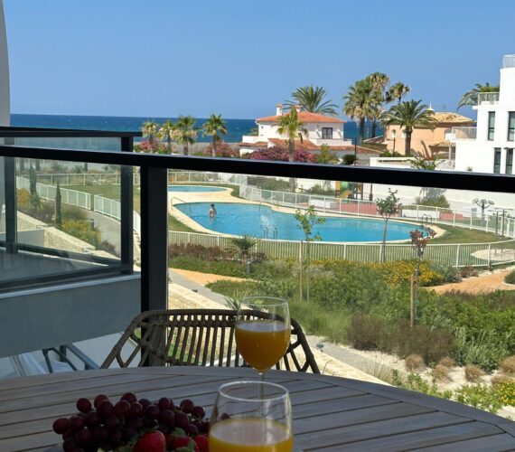 Bella Beach Apartment – First-Line Beachfront Paradise in Dénia
